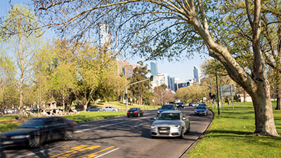 Reconfigure Alexandra Avenue as a boulevard